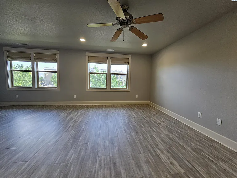 493 Columbia Point Dr — Photo 16