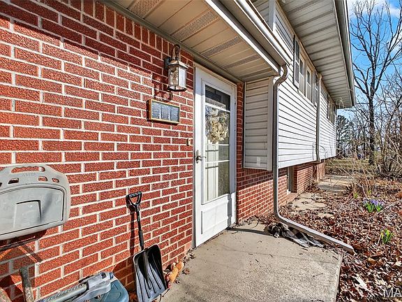 3rd image of 803 Paris Rd