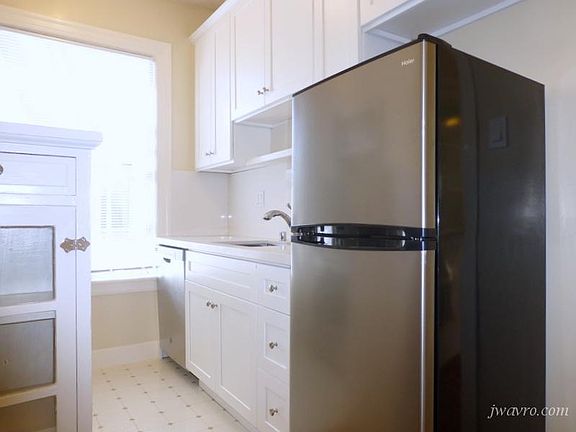 3rd image of 2325 Jackson St #203