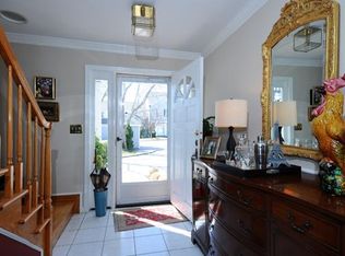 7 Pond Ln, Darien, CT 06820