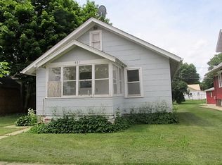 407 N Maple St, Monticello, IA 52310