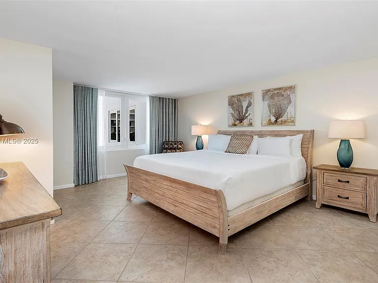 2301 Collins Ave #301 — Photo 13