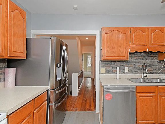 4th image of 379 N Charlotte St Floor 2