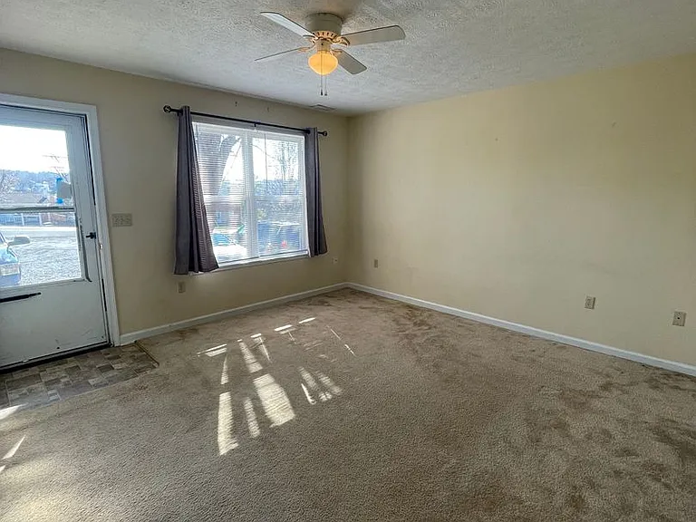 134 Holly Hill St — Photo 3