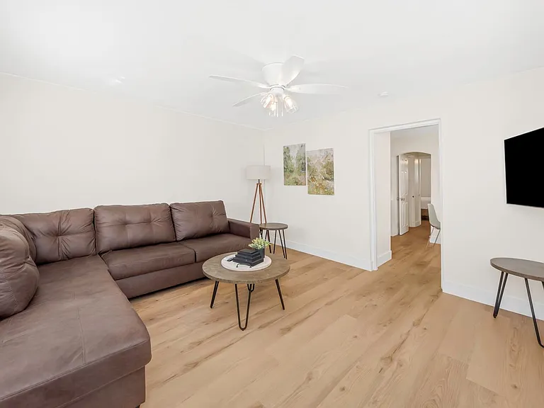 416 Skinner Blvd — Photo 10