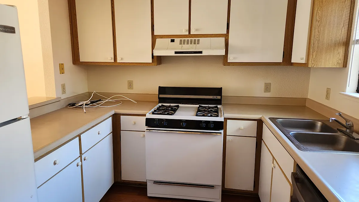 Building Photo - 360 Bennett St #10