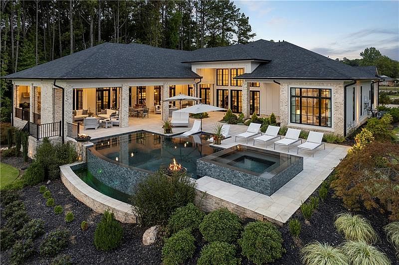 1st image of 3085 Lake Park Dr