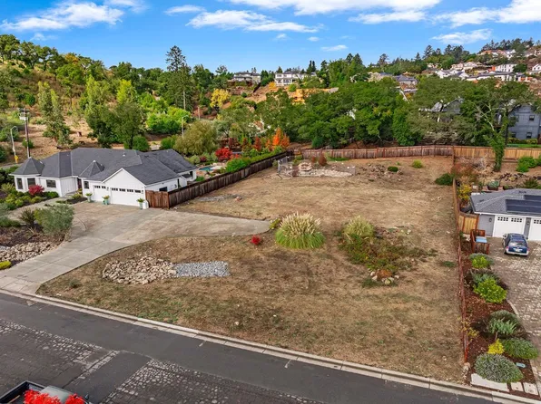 3525 NE Leete Avenue, Santa Rosa, CA 95404