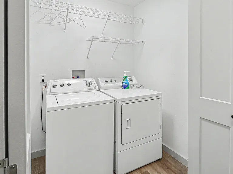 1009 E 6th St — Photo 10