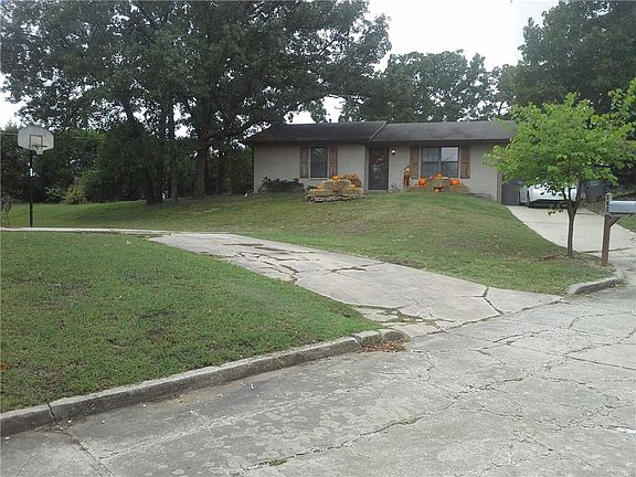 3rd image of 106 Smoking Oaks