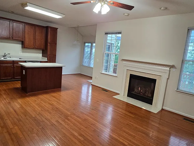 22614 Welborne Manor Sq — Photo 7