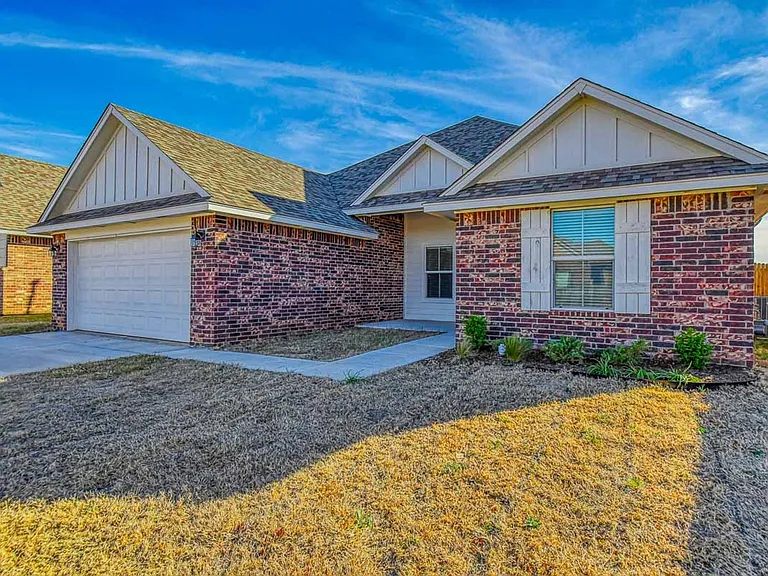 3112 Pebble Pond Dr — Photo 2