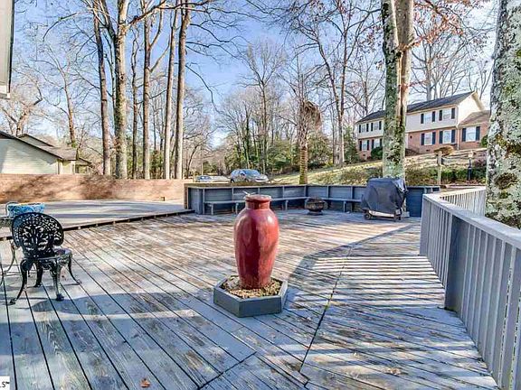 3rd image of 206 Holly Park Dr