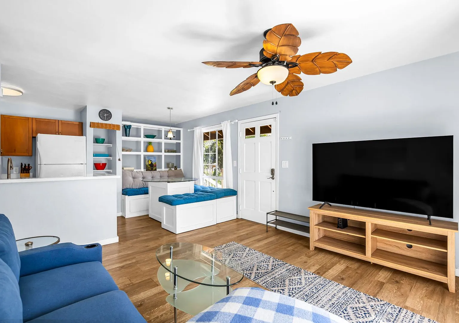 Fully Furnished 2BR/1.5BA Top-Floor Condo in North Kihei Private Laundry & 2 Parking Stalls — Photo 1