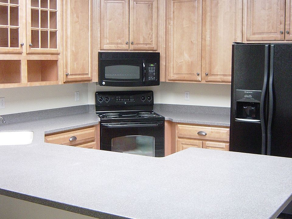 Kitchen with breakfast counter