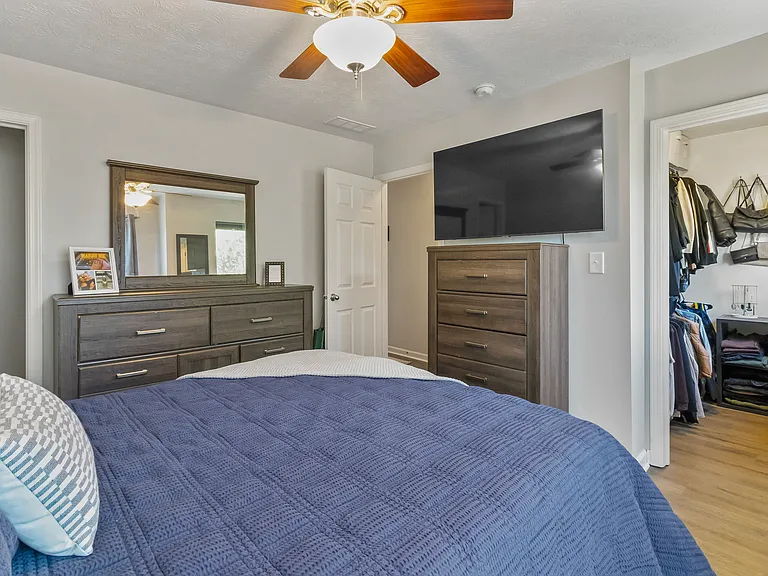 2410 N College Ave — Photo 29