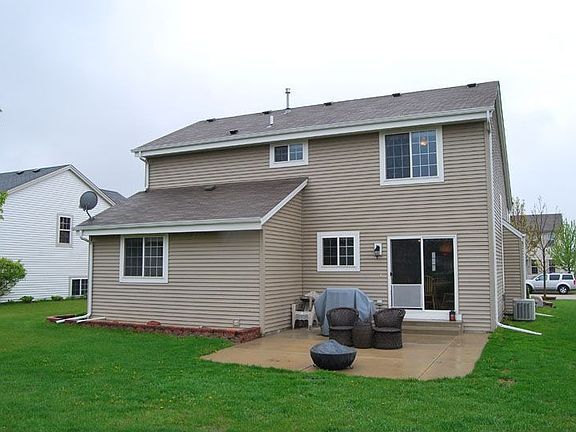 Small garden to the left of the photo