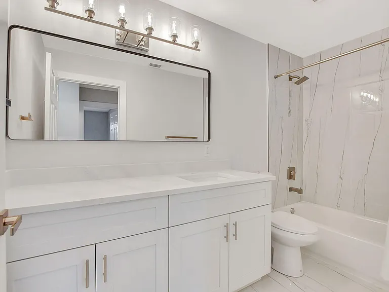 21391 Millbrook Ct — Photo 35