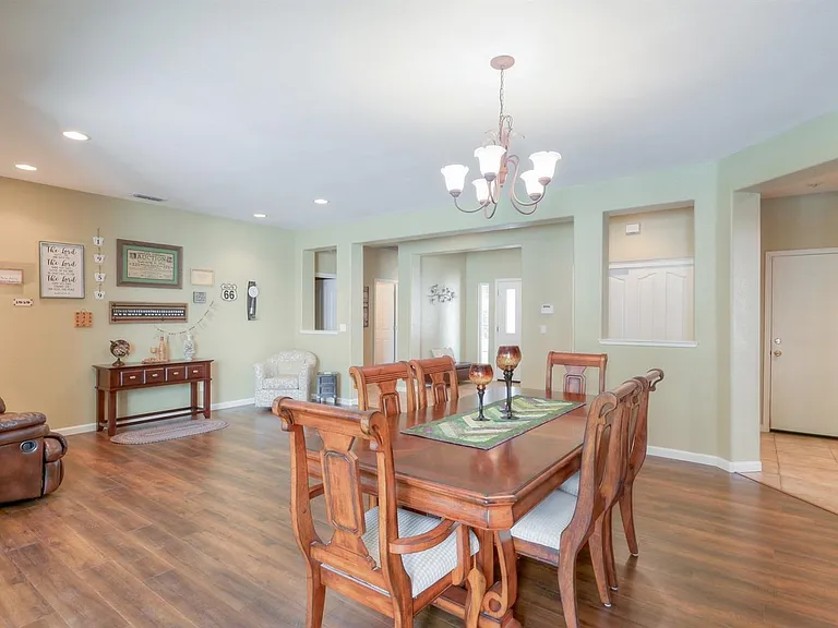 9509 Grasmeer Way — Photo 7