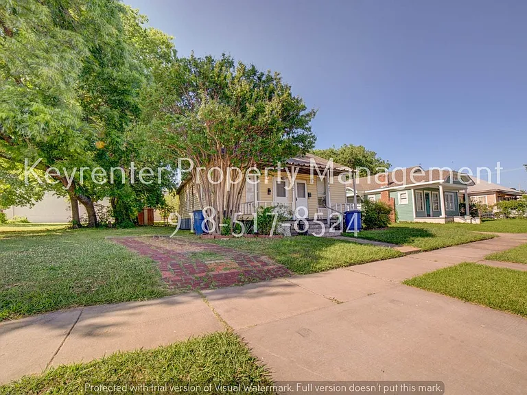 E 4th Street Duplex — Photo 2