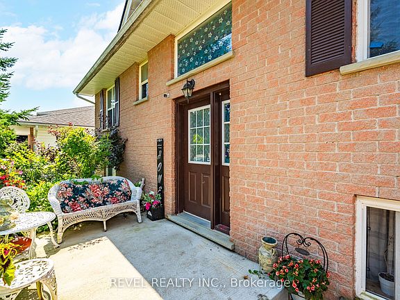 3rd image of 37 Wilson Cres