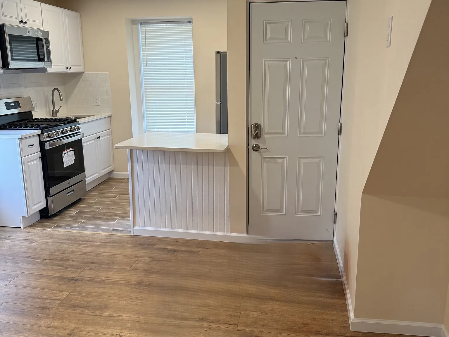 2 bed, 500 sqft, $1,900 — Photo 2