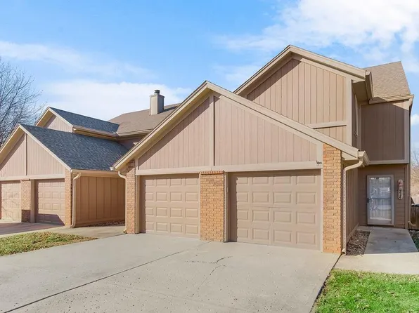 224 SW Pinetree Ln, Lees Summit, MO 64063