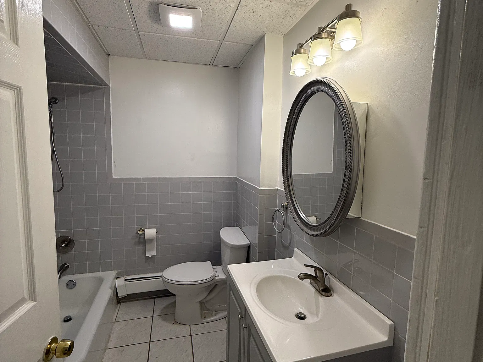 3 bed, $2,400 — Photo 1