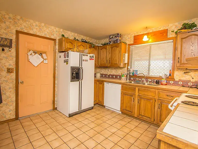 2841 N Superstition Ln — Photo 2