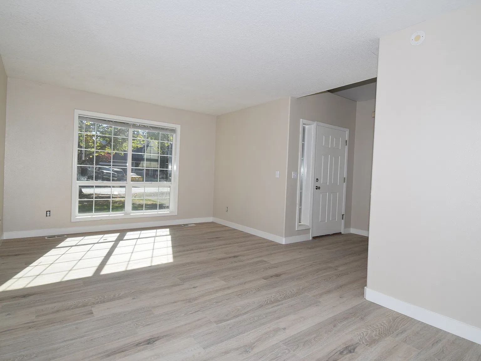 4 bed, 2350 sqft, $2,995 — Photo 2