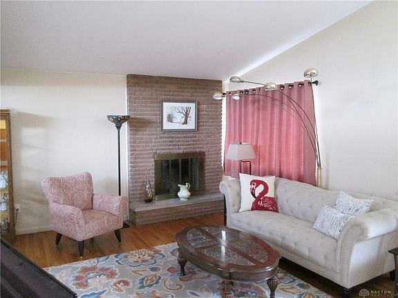 4th image of 300 Doric Cir