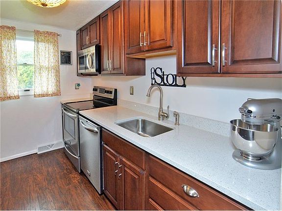 5th image of 308 Allison Dr