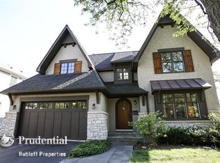 37 Chestnut Ave, Clarendon Hills, IL 60514