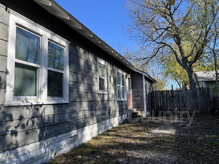 1223 S Quaker Ave — Photo 18