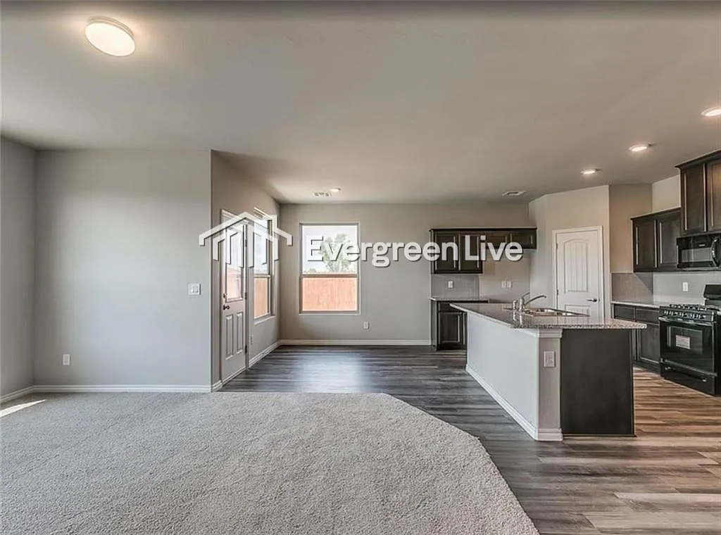 4 bed, 2.0 bath, 1583 sqft, $1,545 — Photo 4