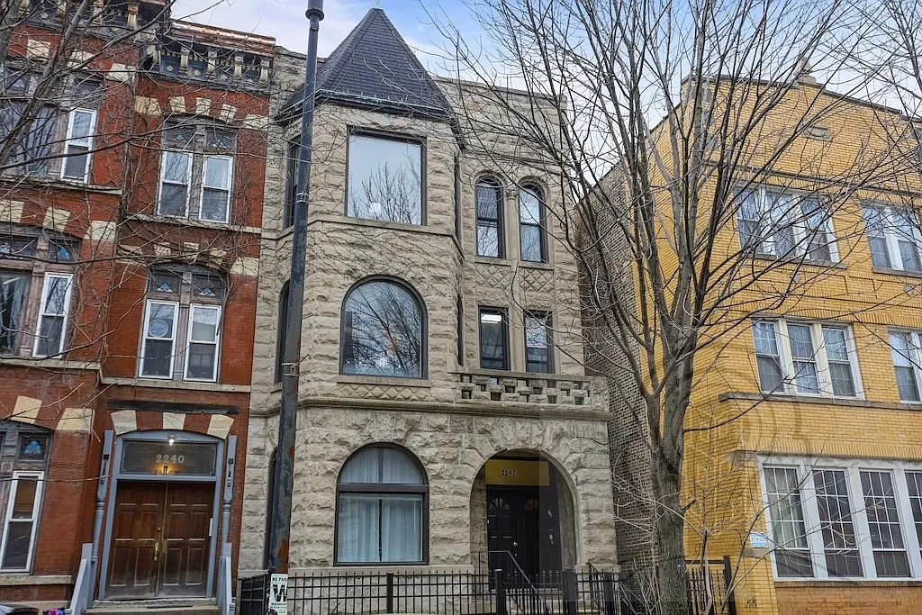 4 bed, 2.0 bath, $6,000 — Photo 2