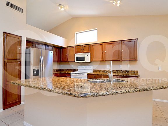 4th image of 2190 S Comanche Dr