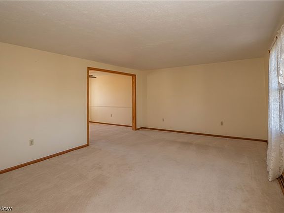 5th image of 229 Rosanna Ave