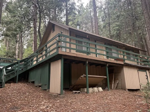 10600 Pine Dr, Wofford Heights, CA 93285