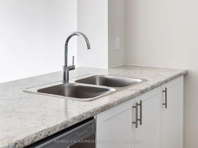 870 Queenston Rd #511 — Photo 12