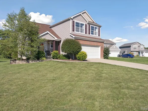 7056 Glenmeadow Ct, Grand Blanc, MI 48439