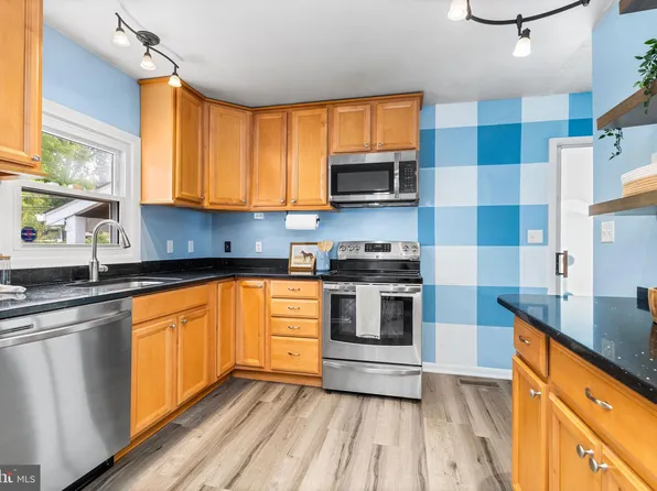 313 Park Hall S, Laurel, MD 20724