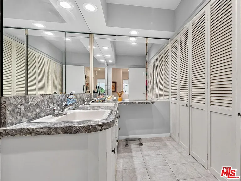 352 S Wetherly Dr — Photo 10