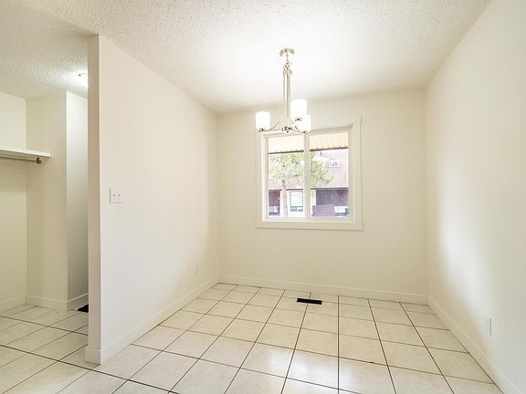 4th image of 744 Saddleback Rd NW
