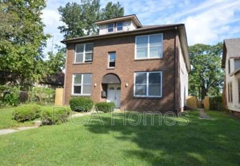1112 Pleasant St #2 — Photo 16