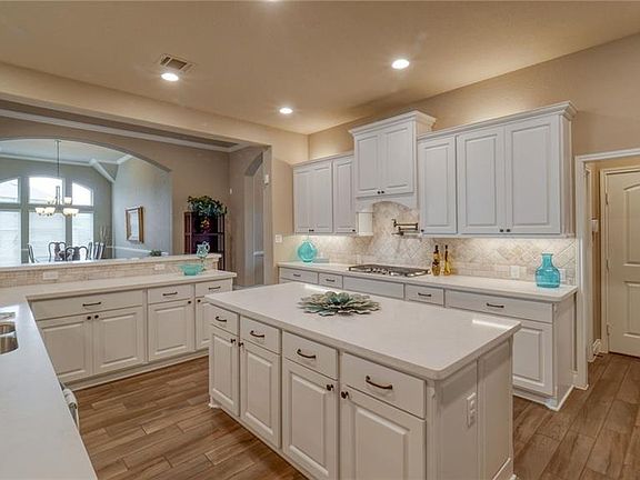 3rd image of 6112 Empresa Dr