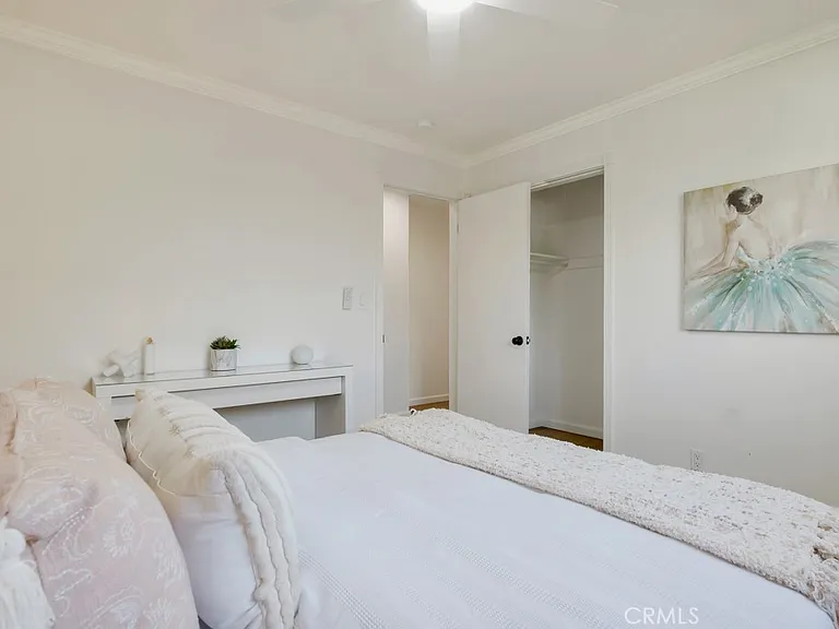22529 Clarendon St — Photo 4