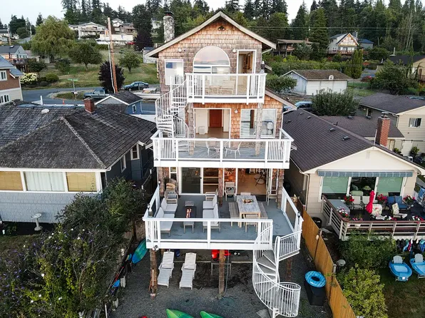 19118 Soundview Dr NW, Stanwood, WA 98292