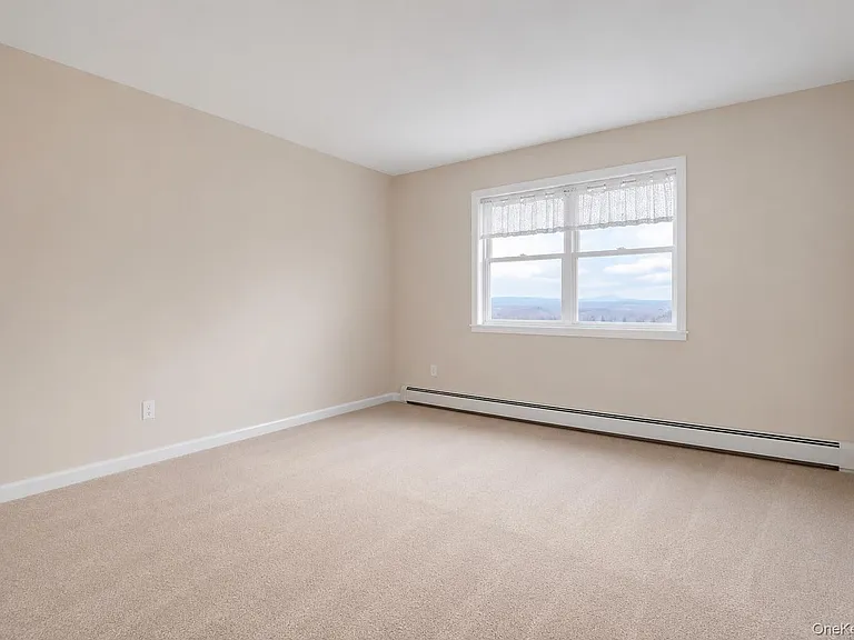 25 Round Hill Rd — Photo 25