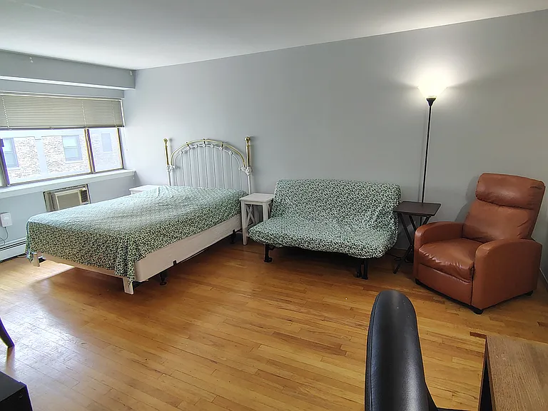 3620 N Pine Grove Ave — Photo 2